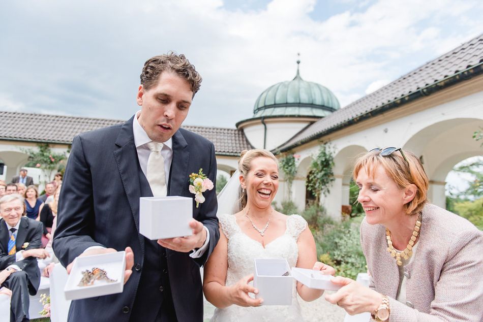 Traurednerin Silvia Schäfler bei einer deutsch-französischen freien Trauung auf Schloss Höhenried