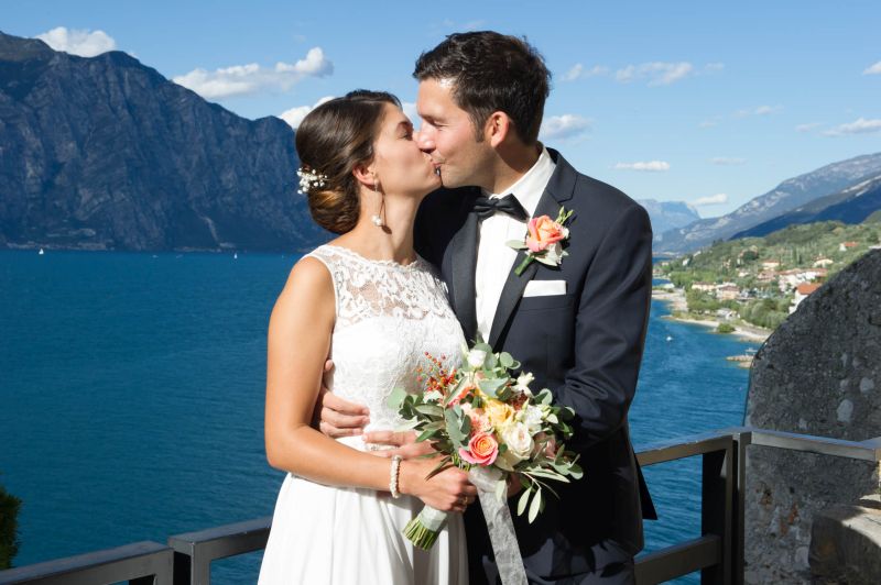 Brautpaar nach der Hochzeit in Malcesine am Gardasee